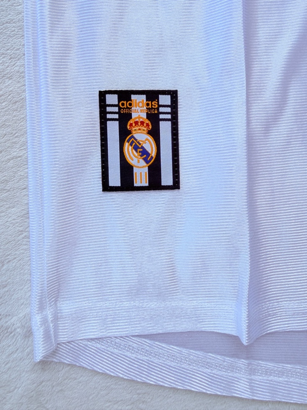 Real Madrid FC Retro Jersey 1998-2000 - Picture 4 of 5